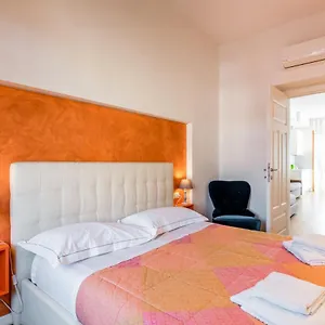 아파트 Guesthost - Santa Maria Novella Cozy Flat, 피렌체